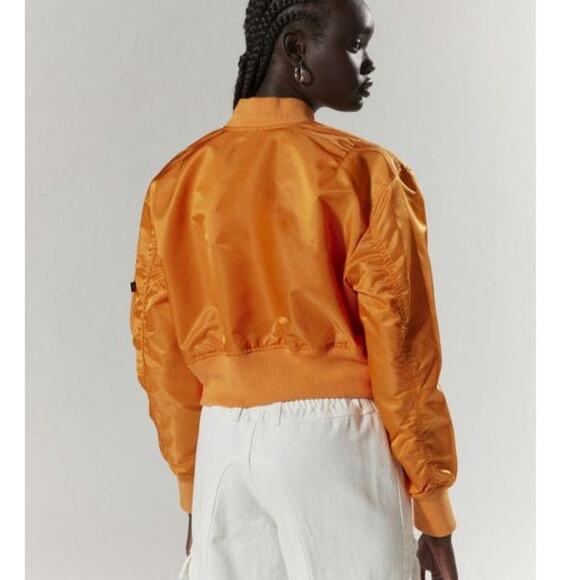 New Alpha Industries UO Exclusive L-2B Cropped Bomber Jacket $180 LARGE Orange - Picture 2 of 3